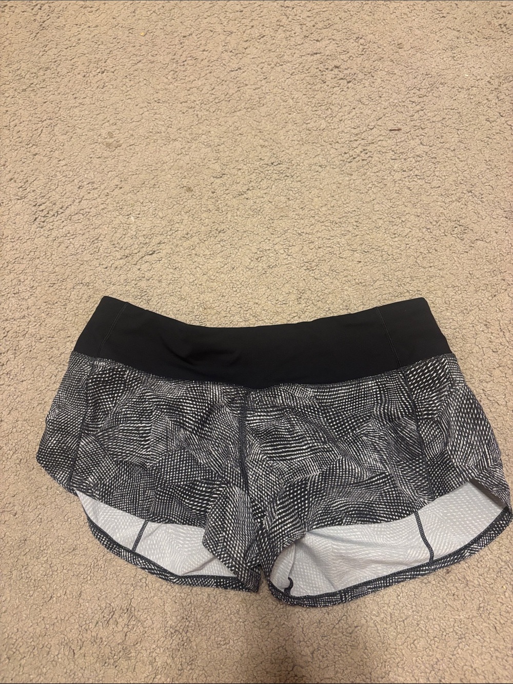Lulu Women’s Black Patterned Athletic Shorts size 4.